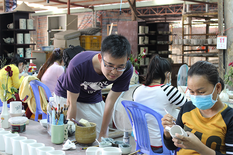 Immersion dans un atelier de céramique artisanale de Saïgon